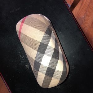 Burberry! Glasses/sunglasses case